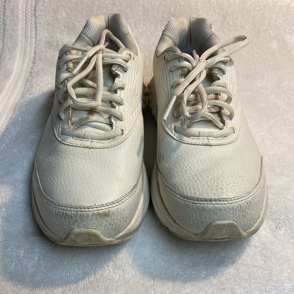 Brooks Addiction Walking Sneakers View 2